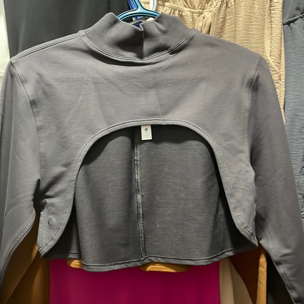 LA mock neck